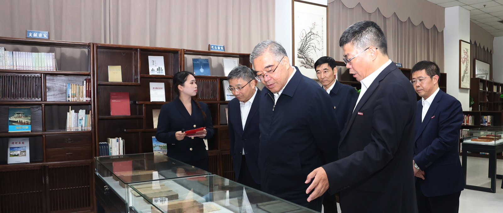 全國(guó)政協(xié)副主席朱永新來(lái)淮陰師范學(xué)院視察